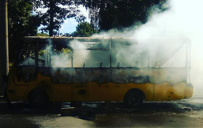 У Чернігові загорілася маршрутка з пасажирами